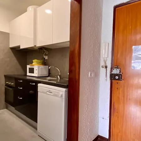 West Sea Side Apart W/ Pool Daire